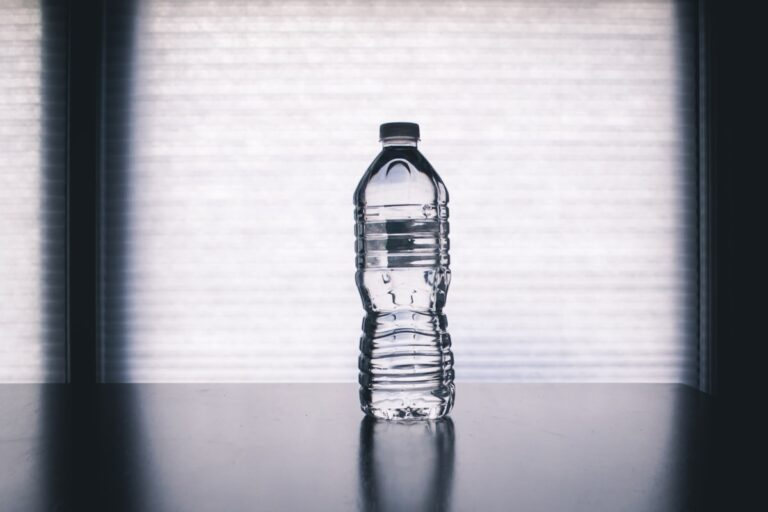 Why Am I Retaining Water? 11 Common Causes of Water Retention and Simple Daily Habits That May Help